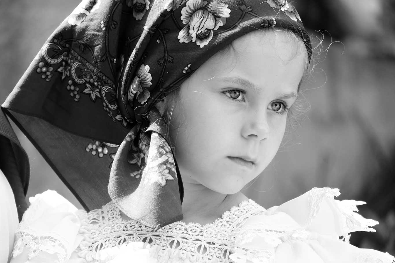 Roumanie-Maramures-La petite fille du cimetiere